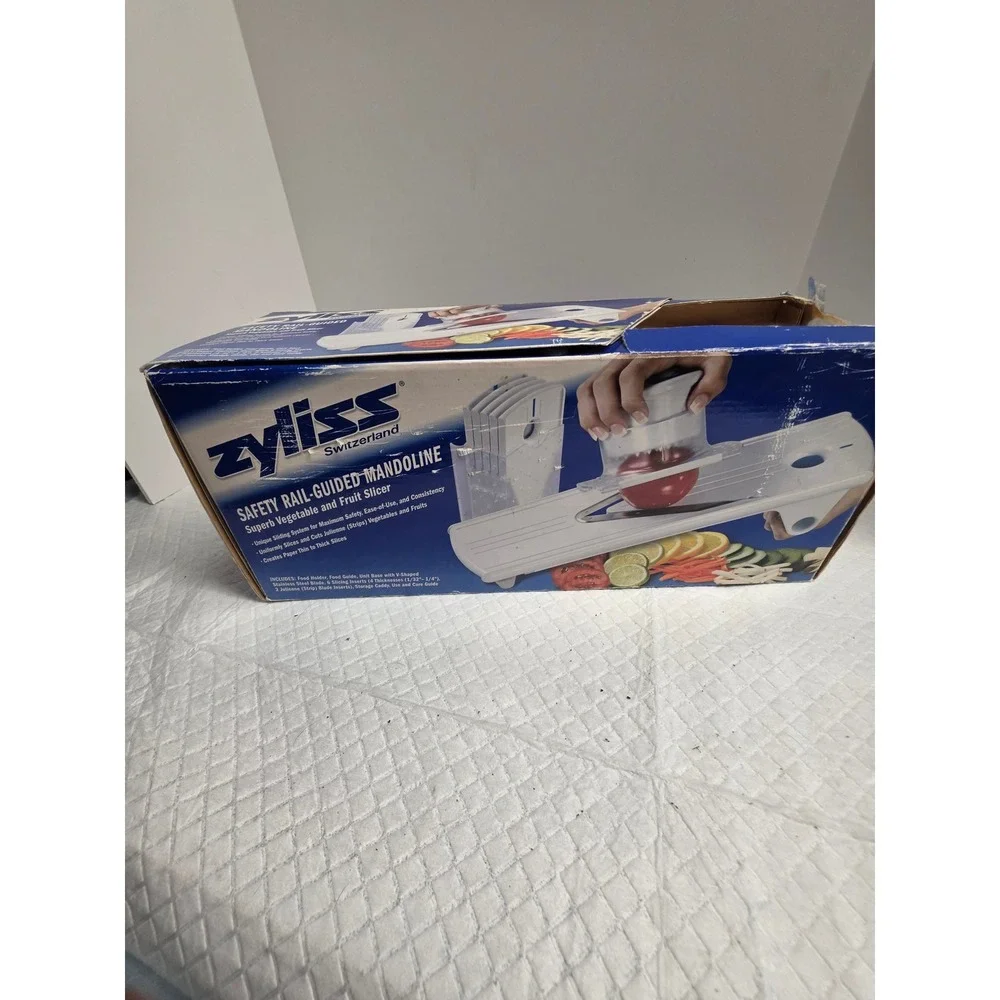 Zyliss‎ Safety Rail-Guided Mandoline Slicer V-Shaped Blade White Kitchen Tool